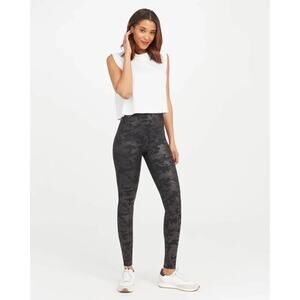 NWT Spanx Matte Faux Leather Black Camo Leggings Women’s Size Small